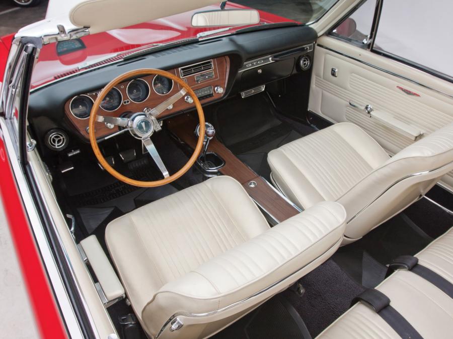 Интерьер Pontiac Tempest GTO Convertible 1967 года  (фото 19 из 22)
